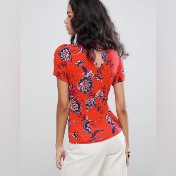 Free People Hear Me Roar Keyhole Floral Red Top Small - Picture 5 of 11